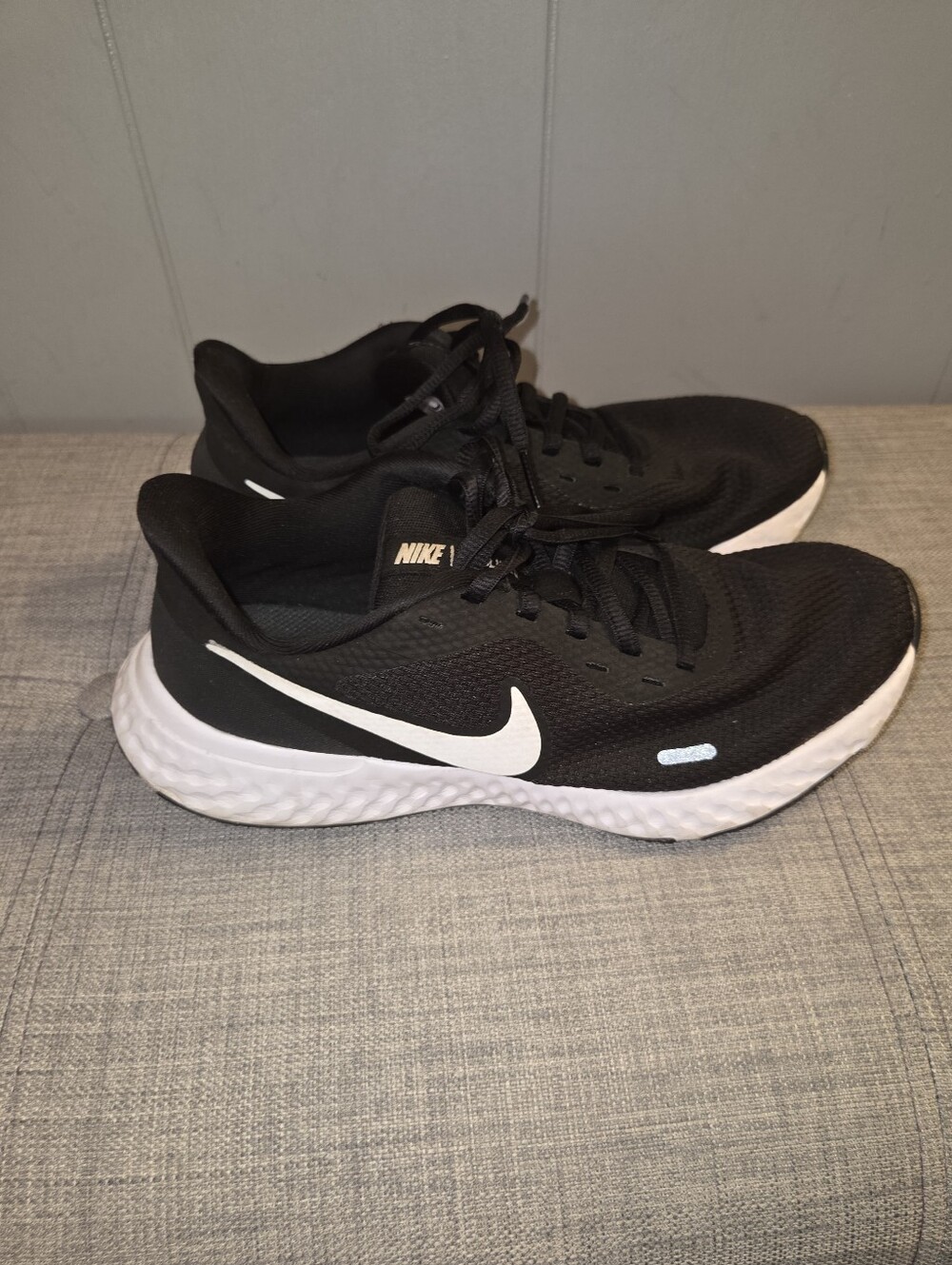 Nike Black and White Women's Athletic Running Shoes